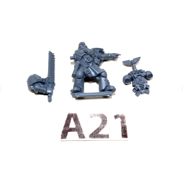 Warhammer Space Marines Space Marine With Chainsword A21 - Tistaminis