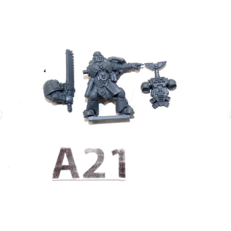 Warhammer Space Marines Space Marine With Chainsword A21 - Tistaminis