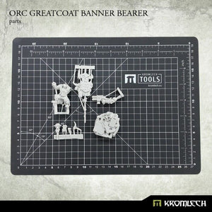 Kromlech Orc Greatcoat Banner Bearer New - TISTA MINIS