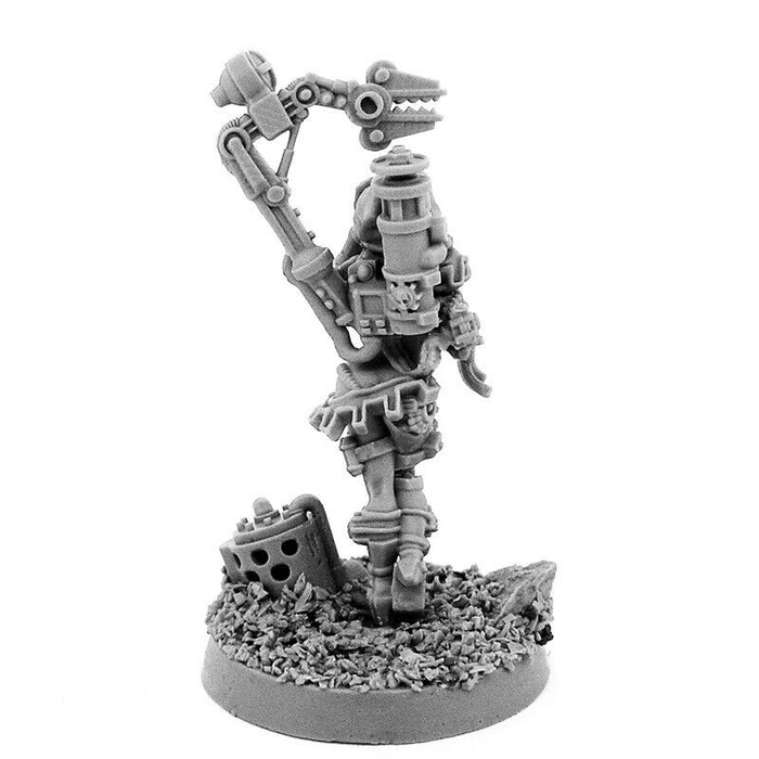 Wargames Exclusive MECHANIC ADEPT FEMALE TECH PRIEST WITH SERVO-ARM MK-V New - TISTA MINIS