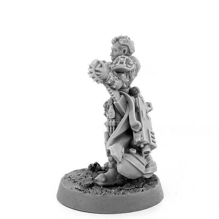 Wargames Exclusive HERESY HUNTER FEMALE INQUISITOR BRIENNE LONGKNIVES New - TISTA MINIS