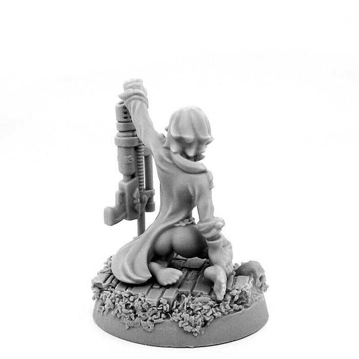 Wargames Exclusive IMPERIAL SOLDIER PIN-UP FEMALE WITH COMBI-WEAPON New - TISTA MINIS