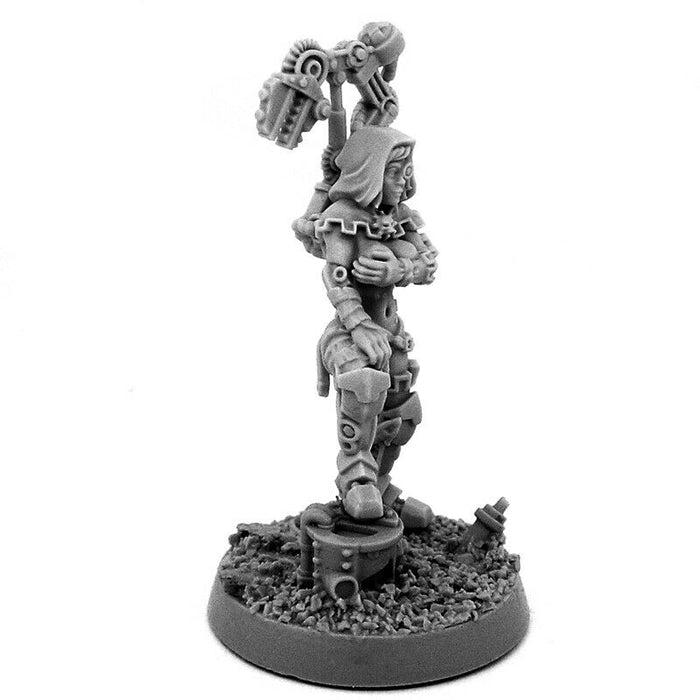 Wargames Exclusive MECHANIC ADEPT FEMALE TECH PRIEST WITH SERVO-ARM MK-VII New - TISTA MINIS