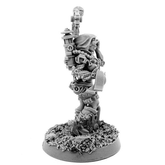 Wargames Exclusive MECHANIC ADEPT FEMALE TECH PRIEST WITH SERVO-ARM MK-V New - TISTA MINIS